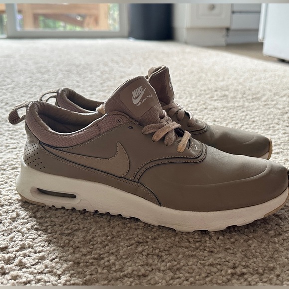 This is a unique Nike sneakers  ! - Picture 6 of 7